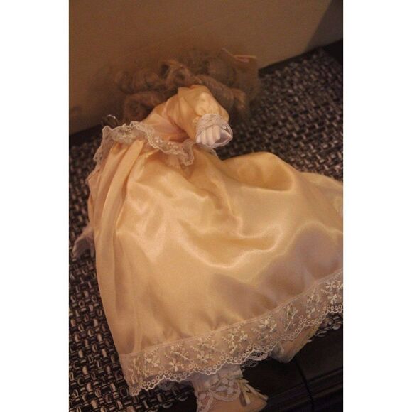 Thorens Mann musical doll Swiss music 17" - Picture 8 of 10